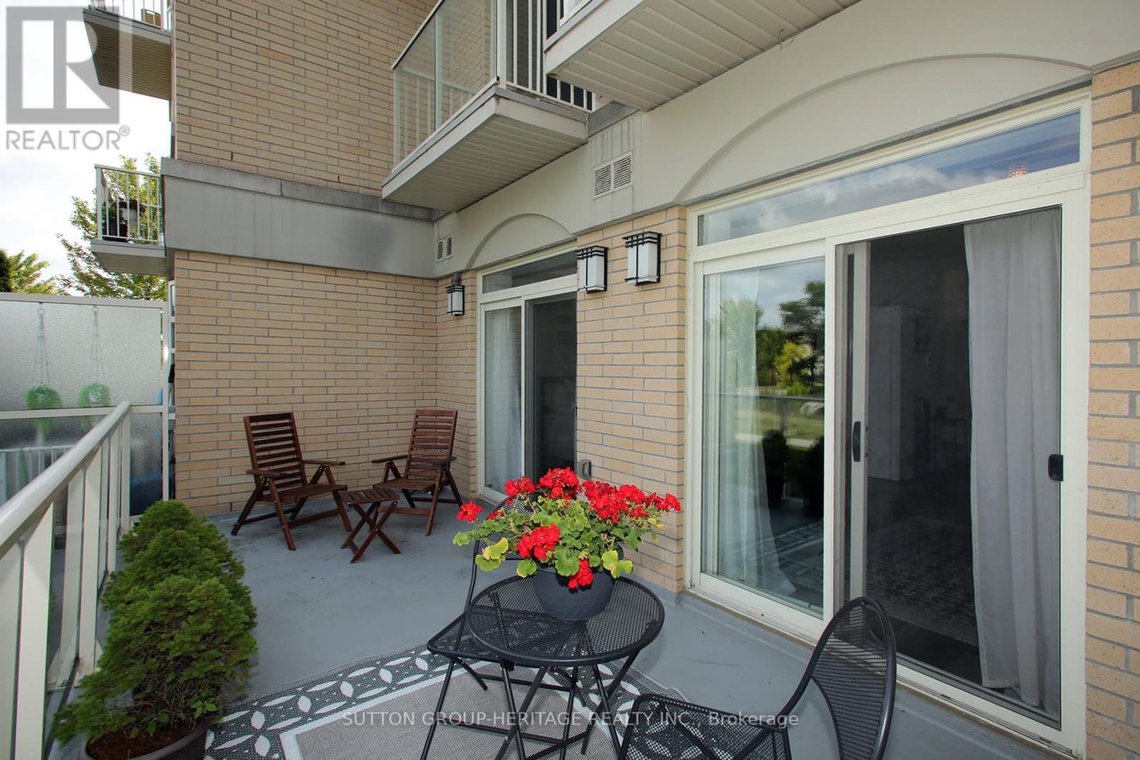 123 28 Prince Regent St, Markham, ON L6C 0V5