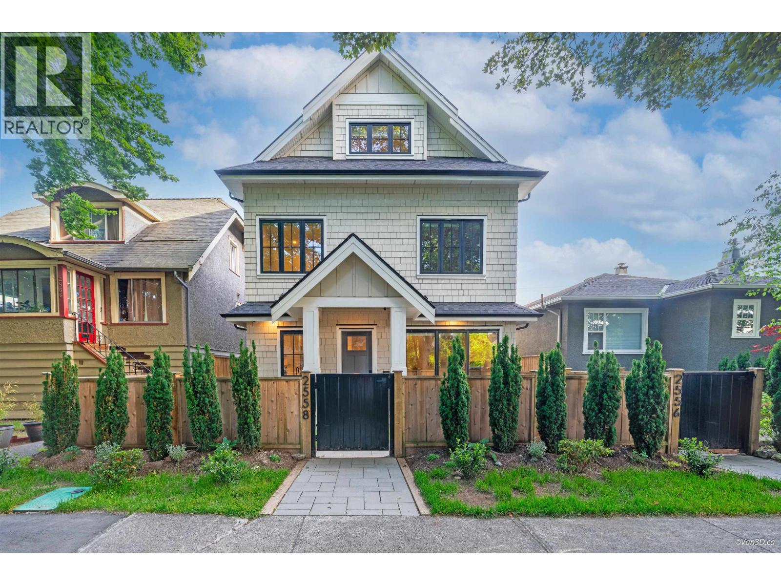 2558 William St, Vancouver, BC V5K 2Y4