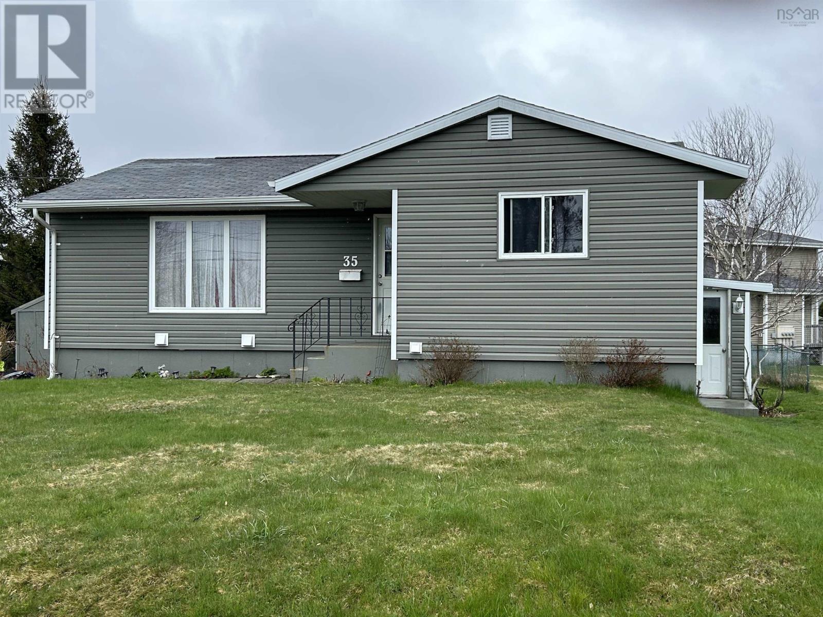 35 Hillside St, Sydney, NS B1P 3P1 MLS 202409475 Houseful