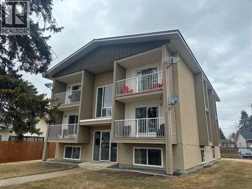 5704 44 Avenue #1 6, Lacombe, AB T4L 1E4