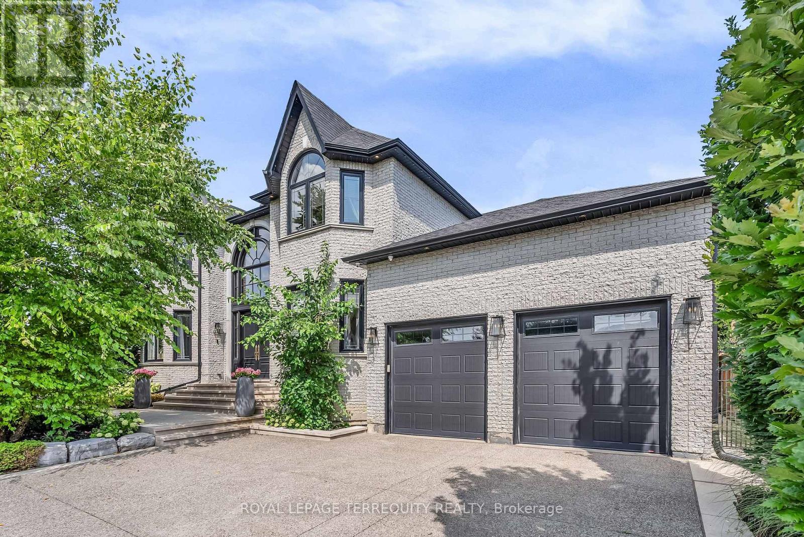 13 Bourdon Ave, Toronto Rustic, ON M6L 2Y7