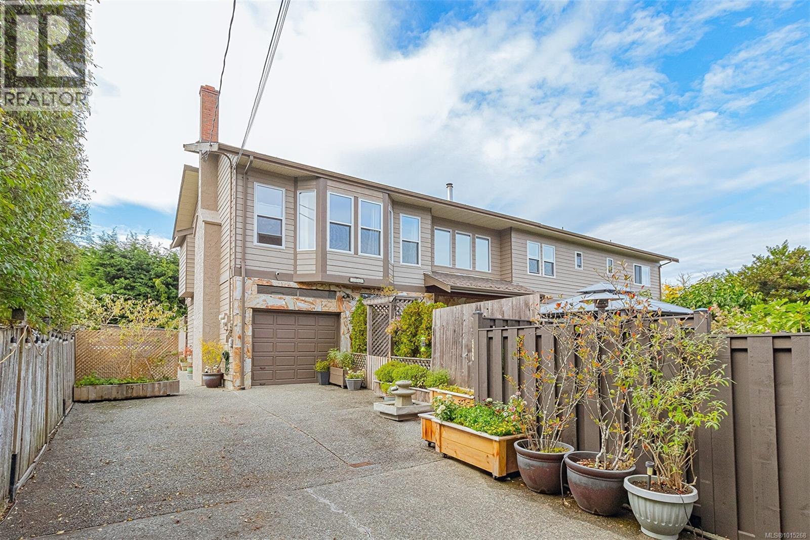 4050 Santa Maria Ave, Saanich, BC V8Z 5H4