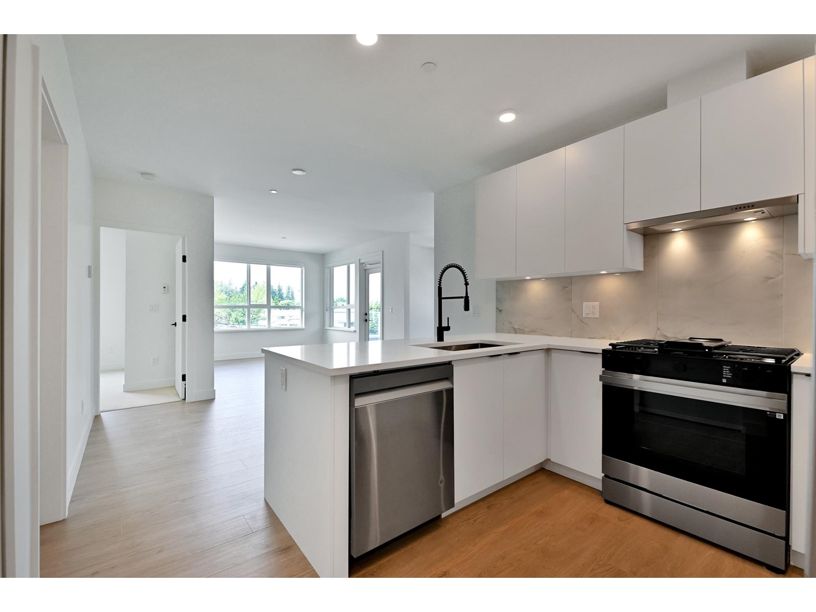 13238 105 Avenue Unit 308, Surrey, BC V3T 0W1