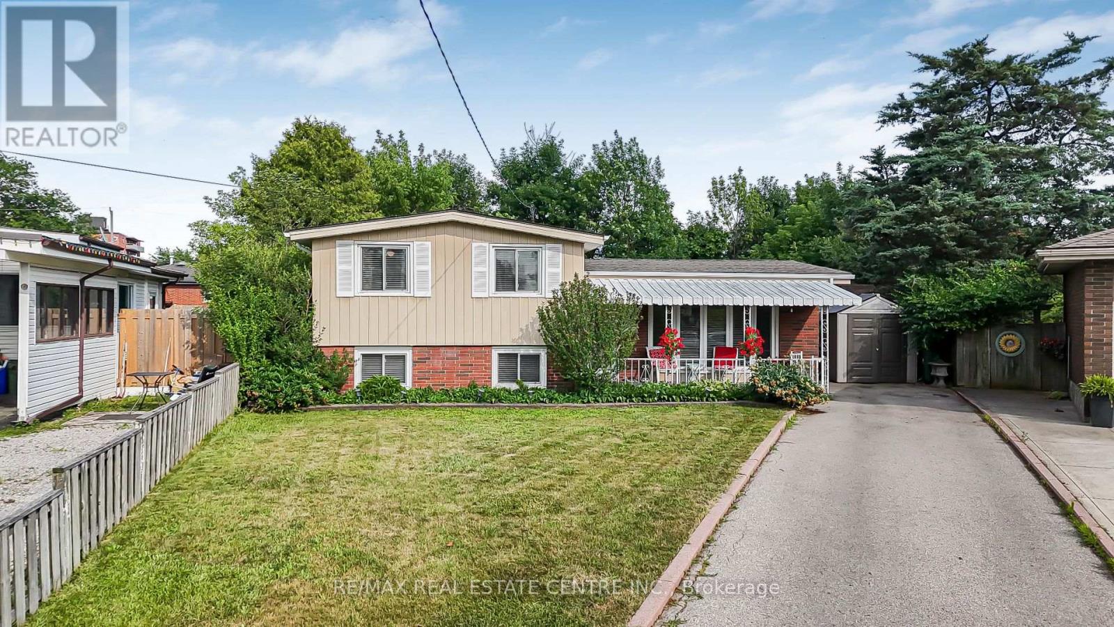 23 Coral Dr, Hamilton, ON L8V 2N4