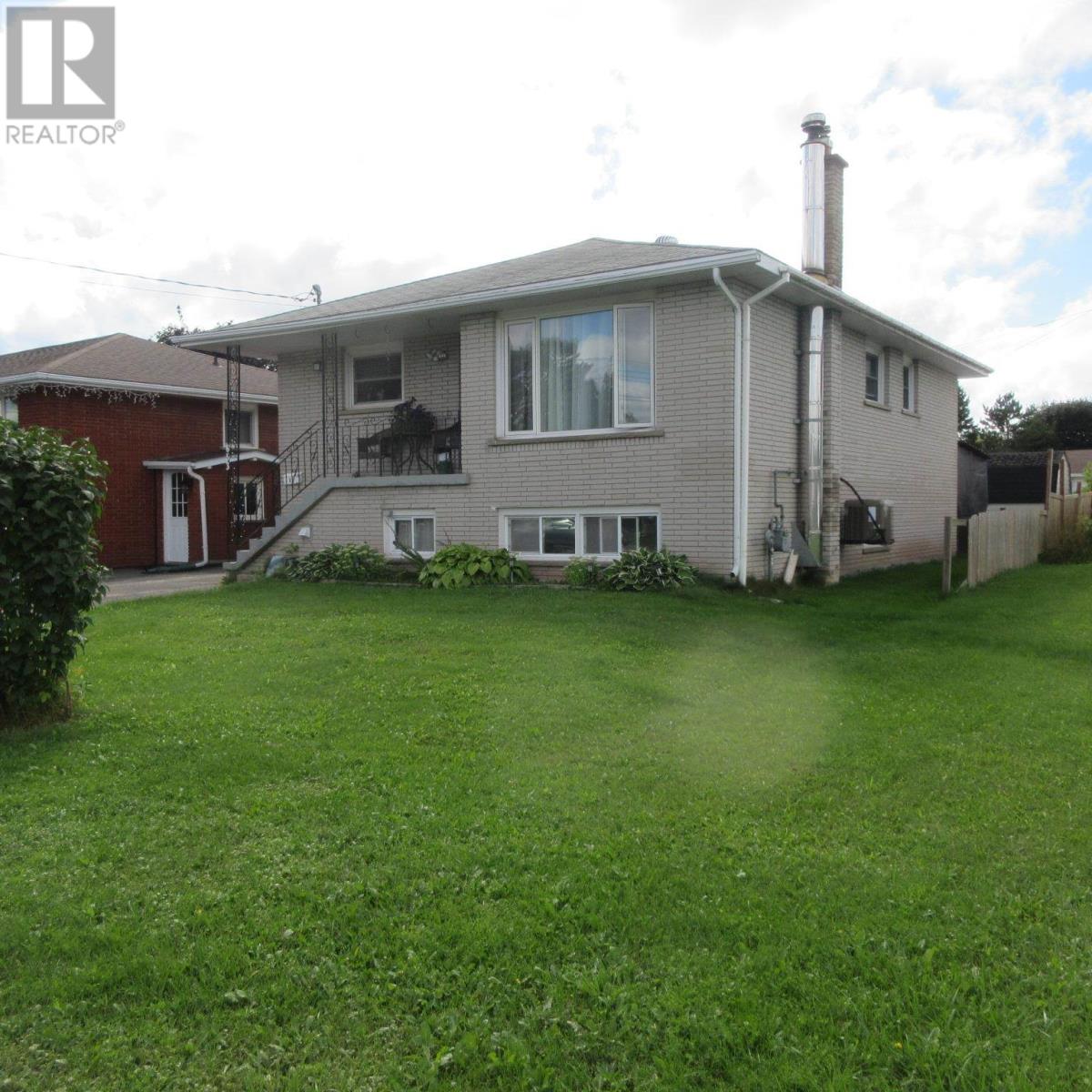 653 Farwell Ter, Sault Ste. Marie, ON P6C 4C8