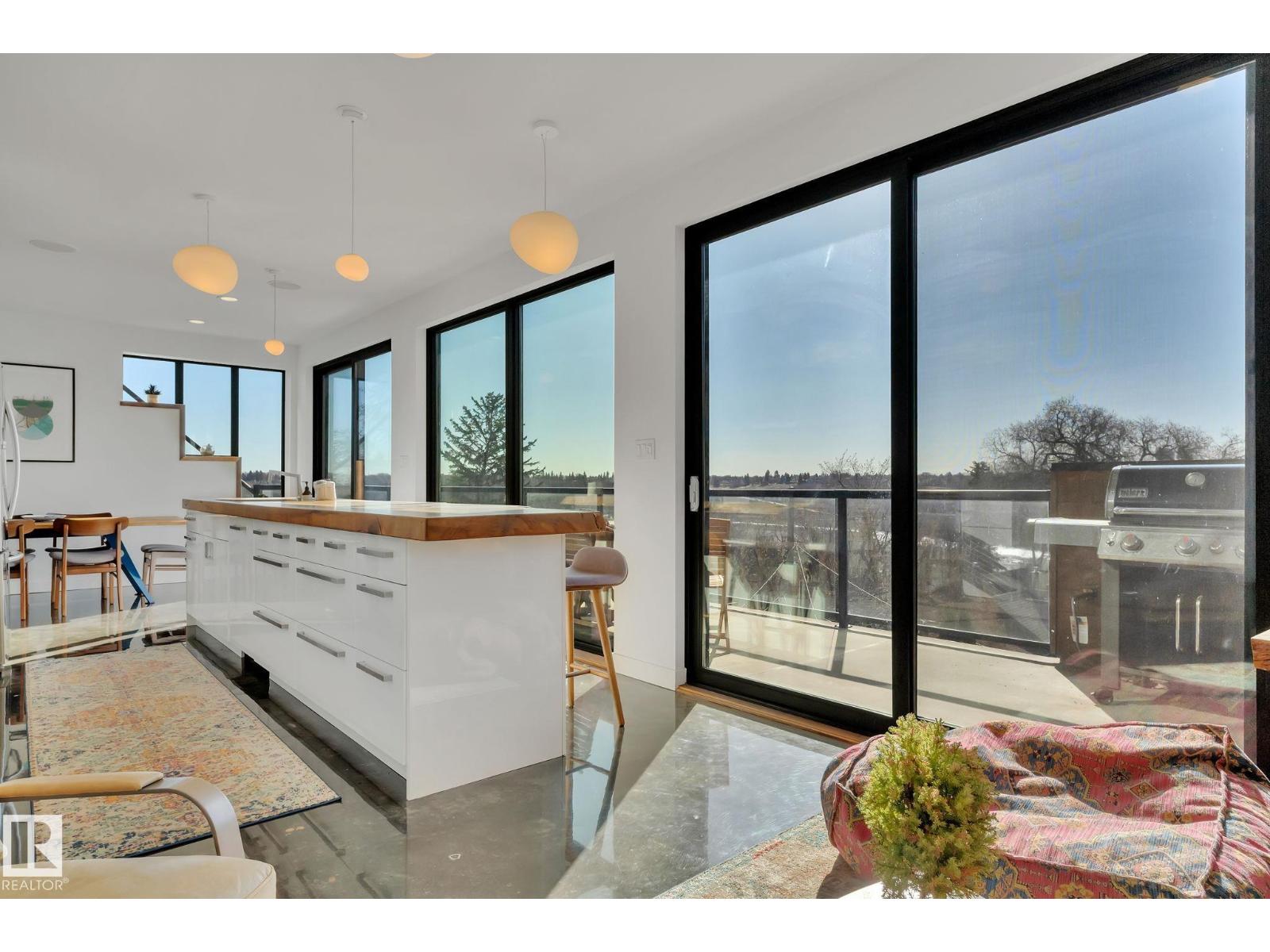 100 Av Nw Unit 9457 #a, Edmonton, AB T5H 0A6