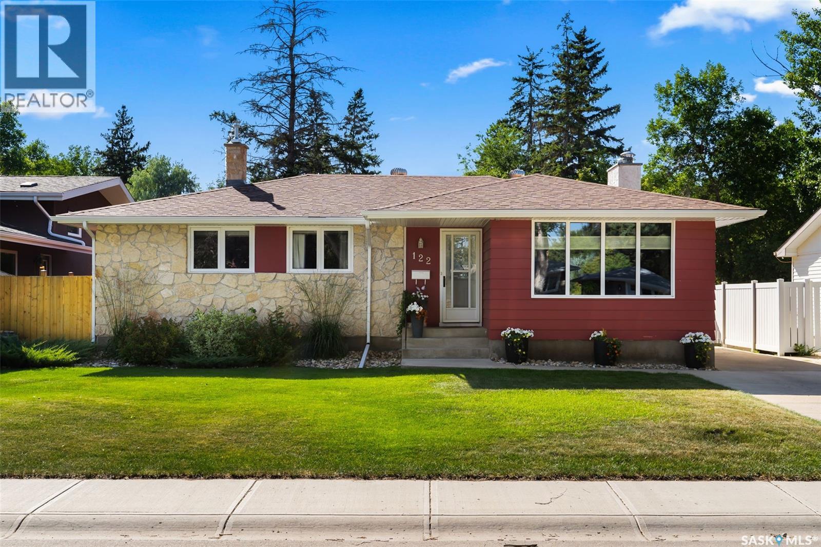 122 Compton Rd, Regina, SK S4S 2Y3