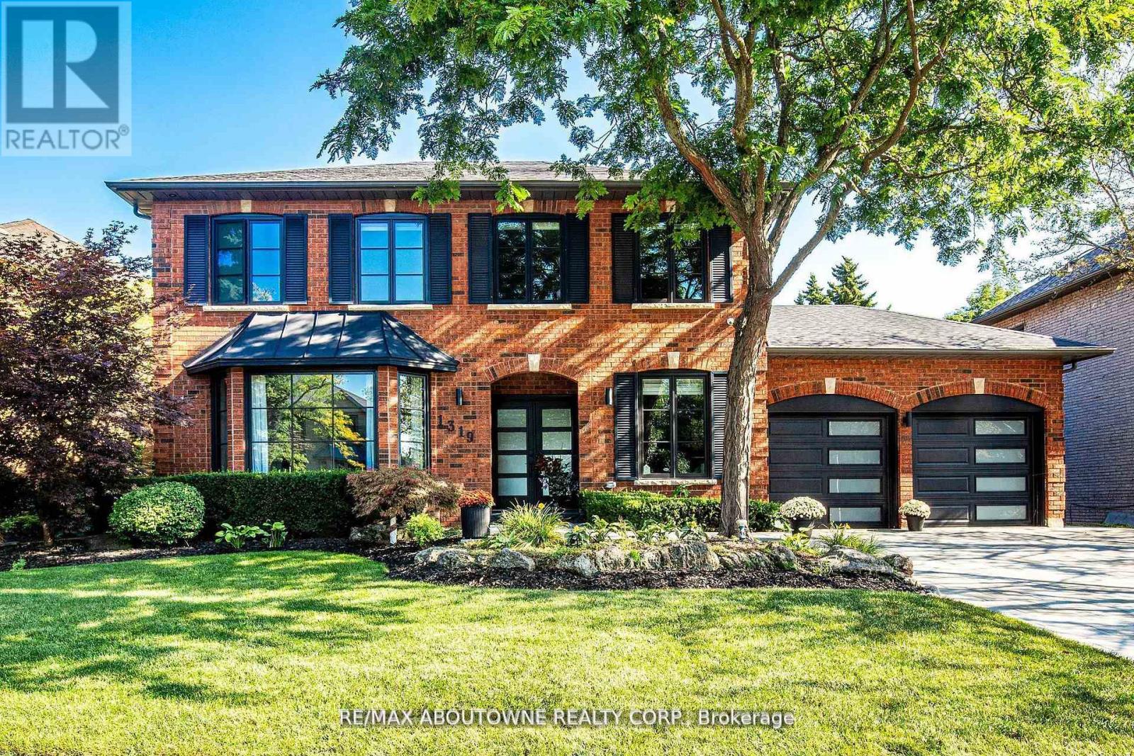 1319 Greeneagle Dr, Oakville, ON L6M 2N1