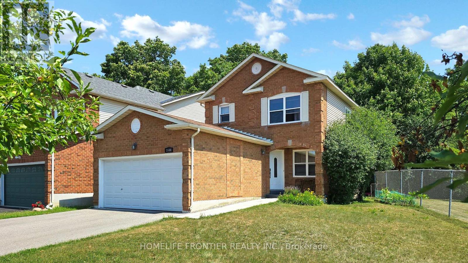 1644 Holly Hedge Dr, Pickering, ON L1X 2G2