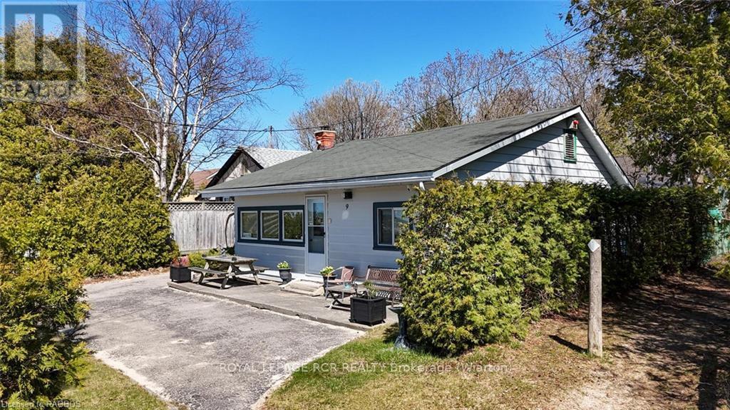 9 Lakeshore Blvd S, South Bruce Peninsula, ON N0H 2G0