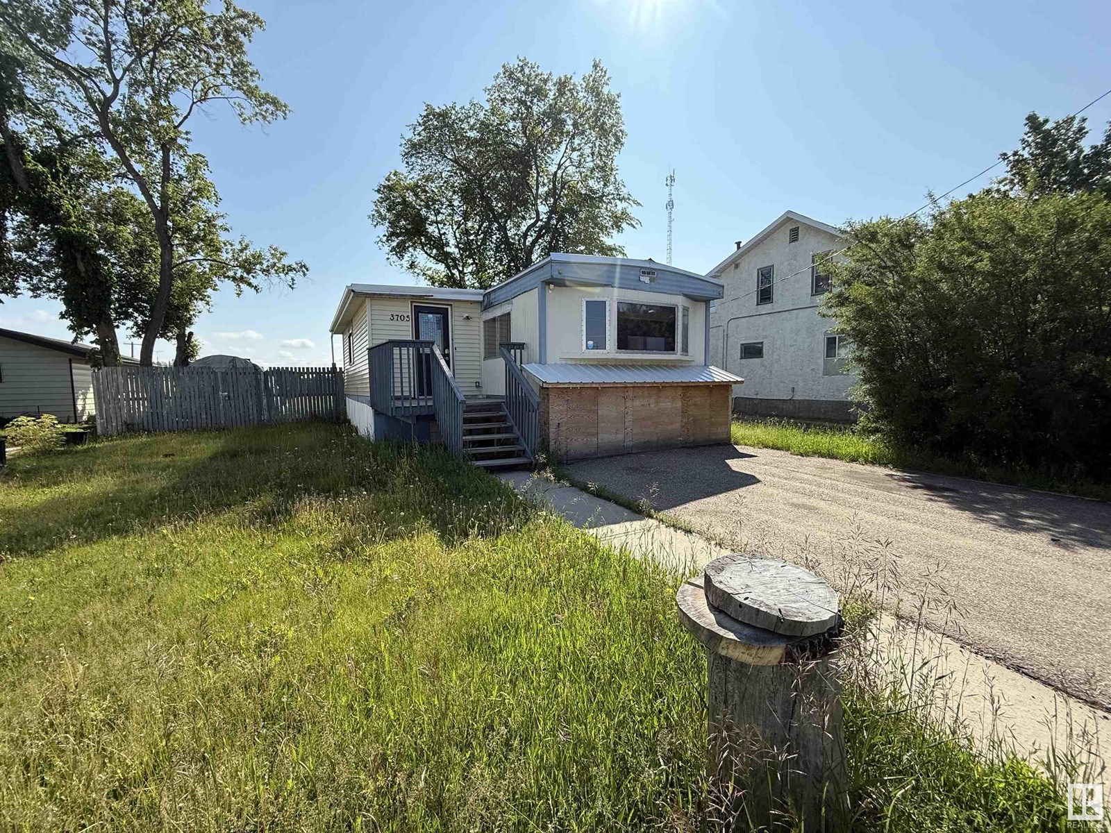 3705 1 Street West, Mallaig, AB T0A 2K0