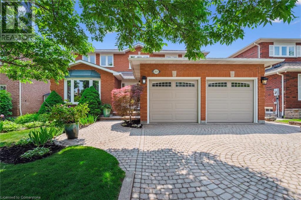251 Hickory Cir, Oakville, ON L6H 4V3