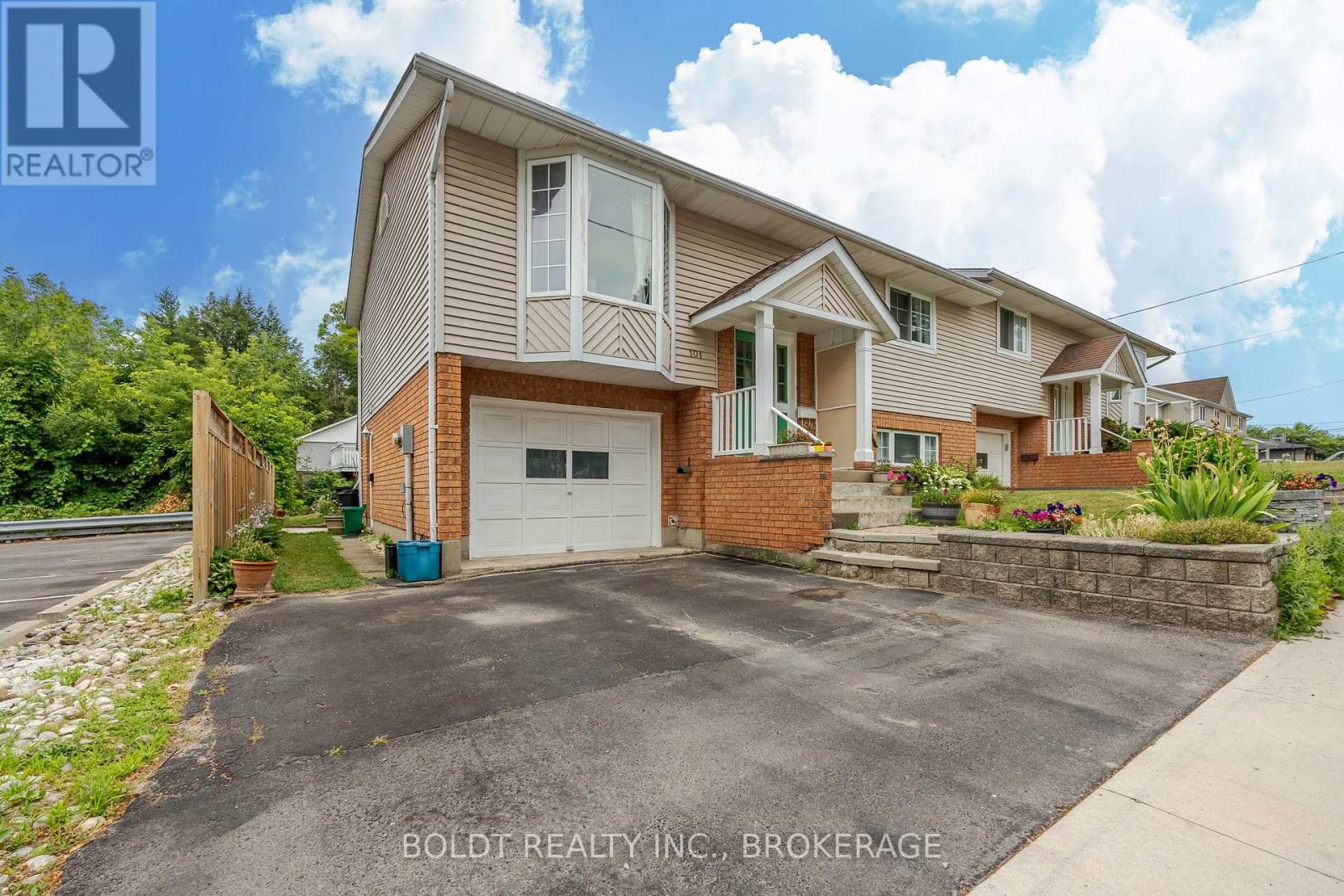 101 Arthur St, St. Catharines Lakeshore, ON L2M 1H8