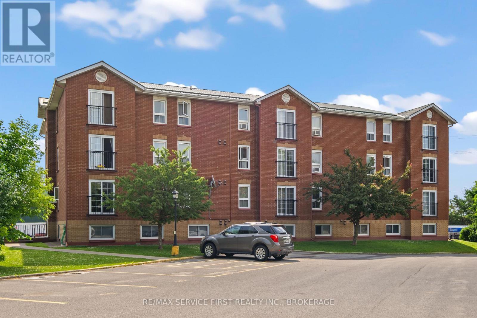 105 550 Talbot Pl, Gananoque, ON K7G 3C6