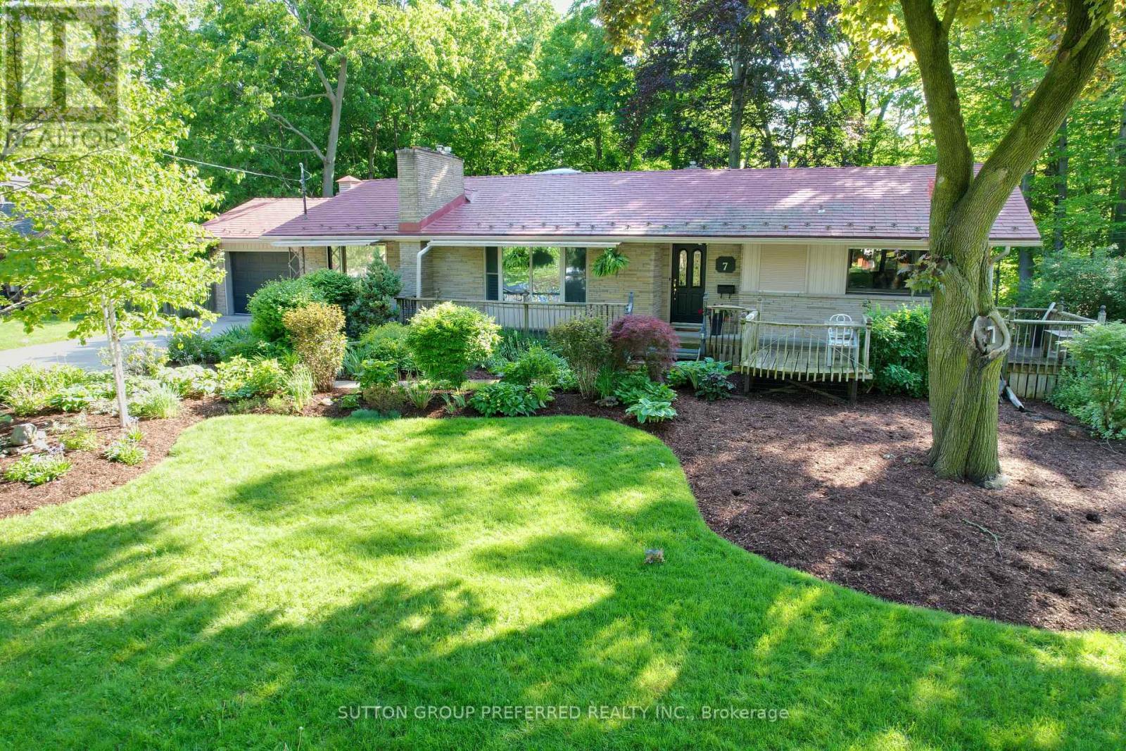 7 Metamora Cres, London, ON N6G 1R2