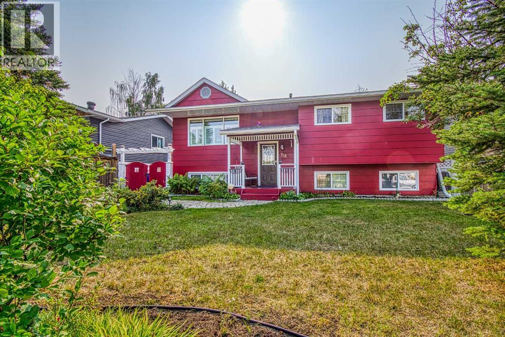 718 Oak Dr, Beaverlodge, AB T0H 0C0