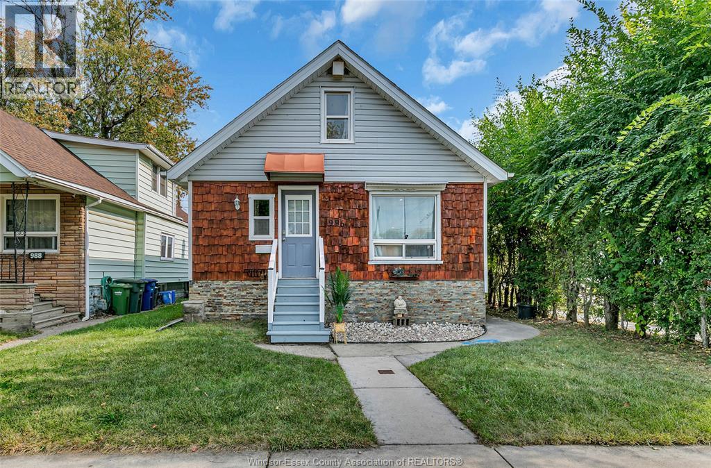 996 Oak Ave, Windsor, ON N9A 5G2
