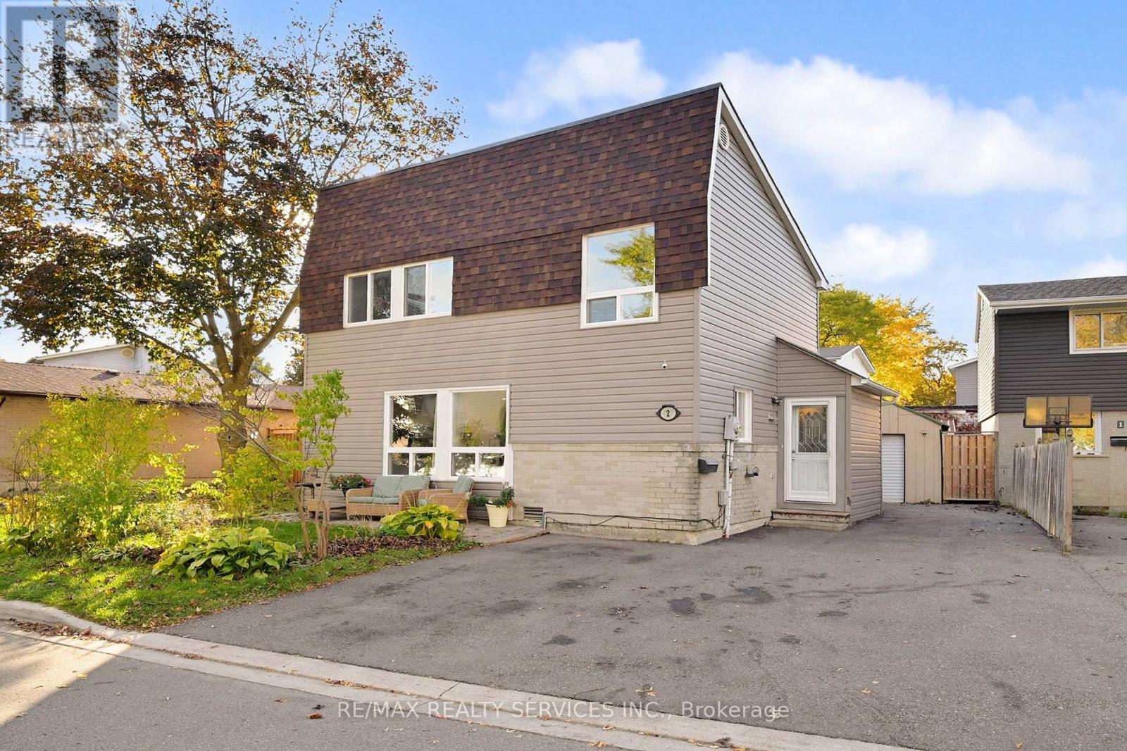 2 Hector Ct, Brampton, ON L6S 1X4