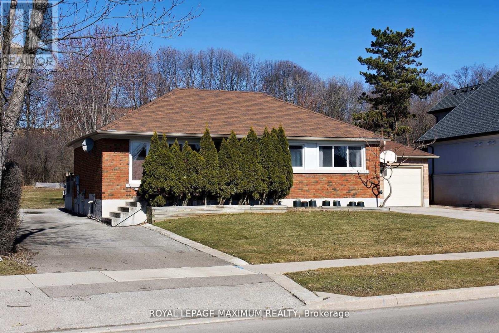 149 Leighland Ave, Oakville, ON L6H 1B3