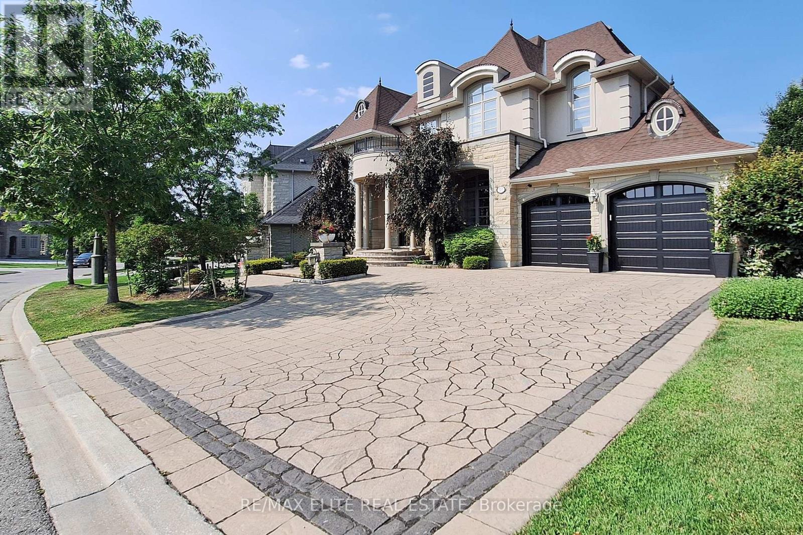 59 Carisbrooke Cir, Aurora Bayview Southeast, ON L4G 0K4