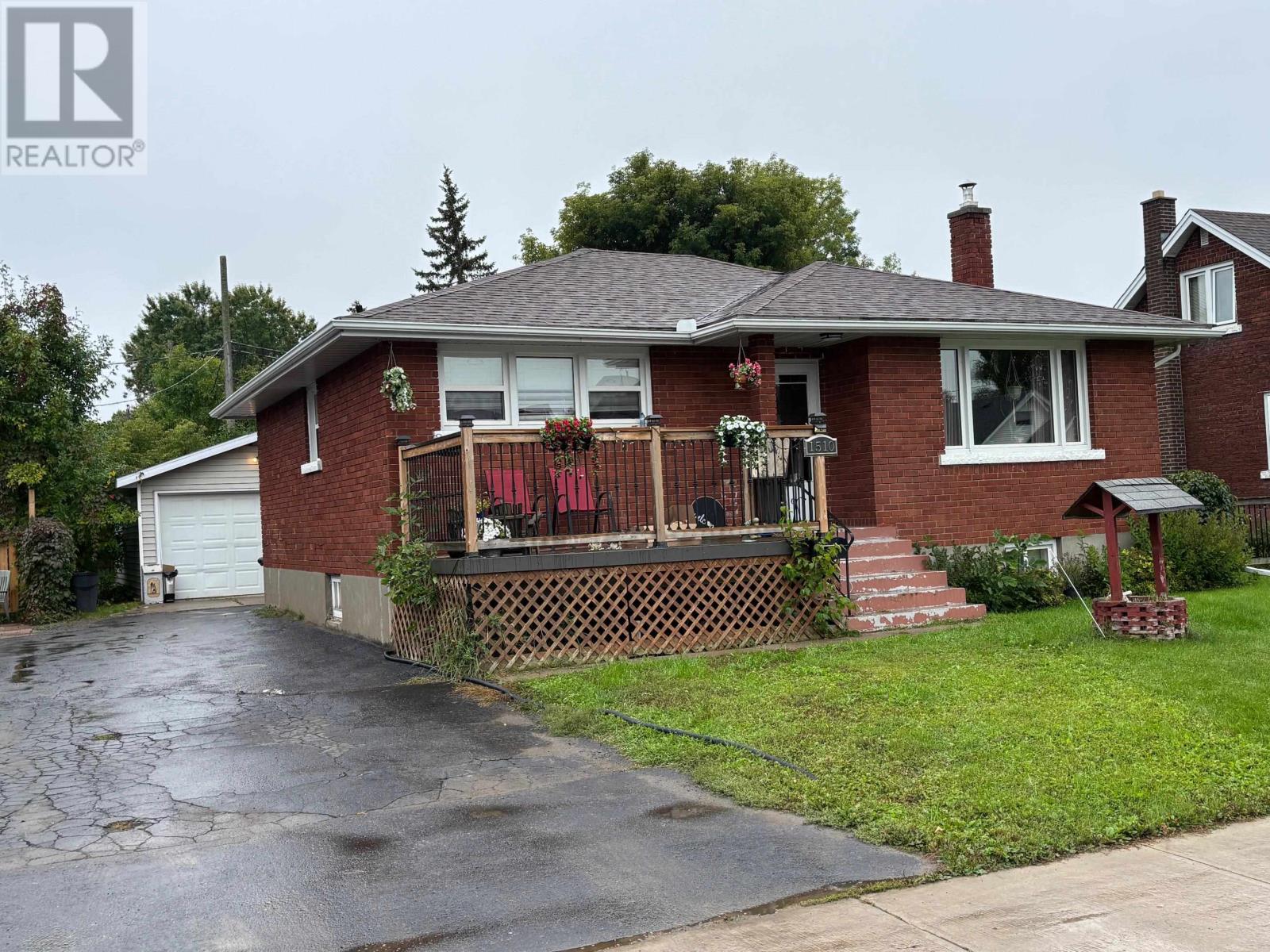 1510 Francis St W, Thunder Bay, ON P7E 4G6