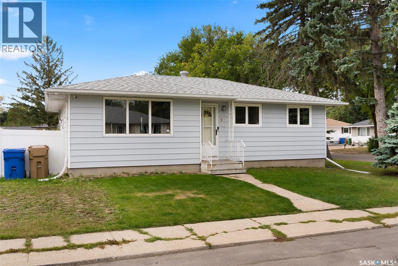 3 Mccusker Ave, Regina, SK S4R 4L7