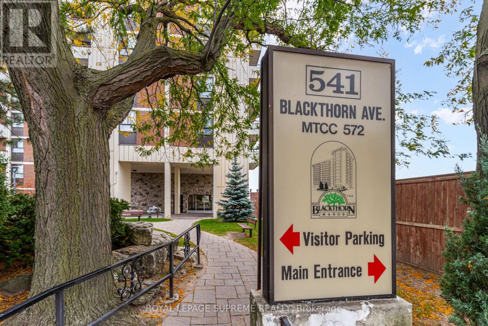206 541 Blackthorn Ave, Toronto, ON M6M 3C7