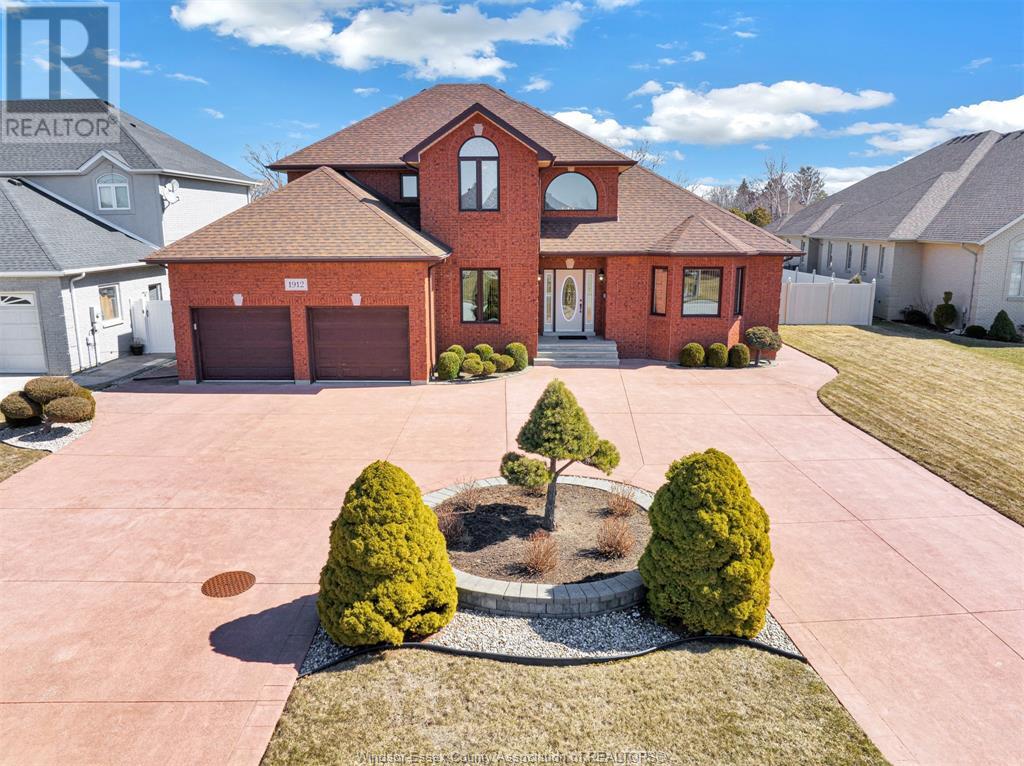 1912 Corbi Ln, Tecumseh, ON N8N 5C8