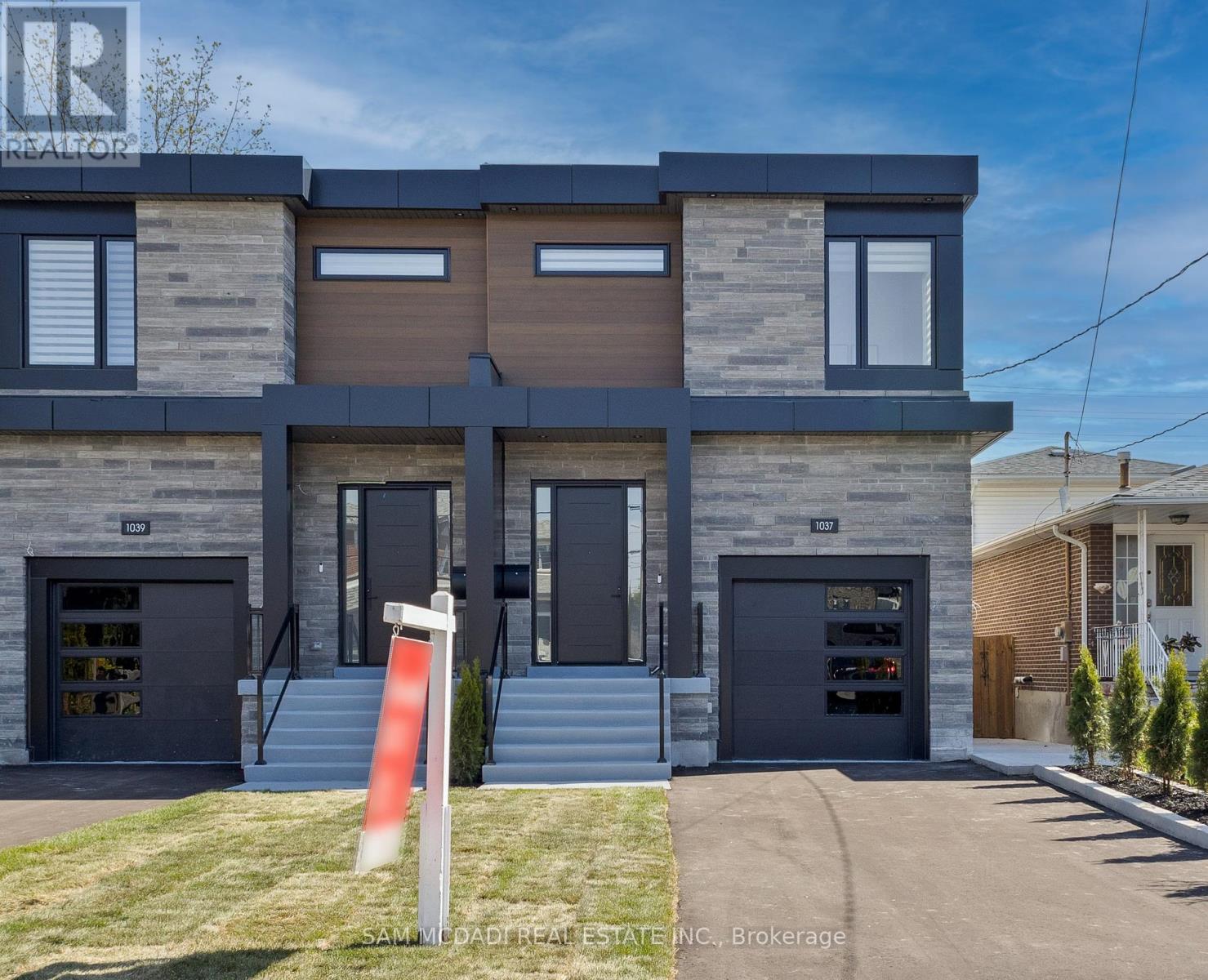 1037 Caven St, Mississauga, ON L5G 4J3
