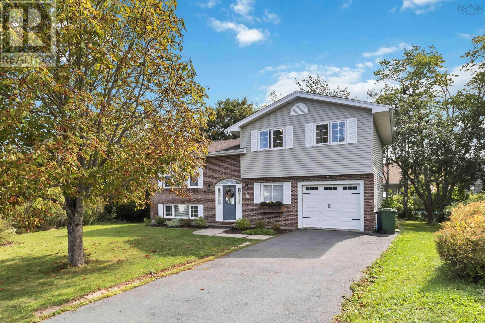 54 Windfield Cres, Middle Sackville, NS B4E 3A2