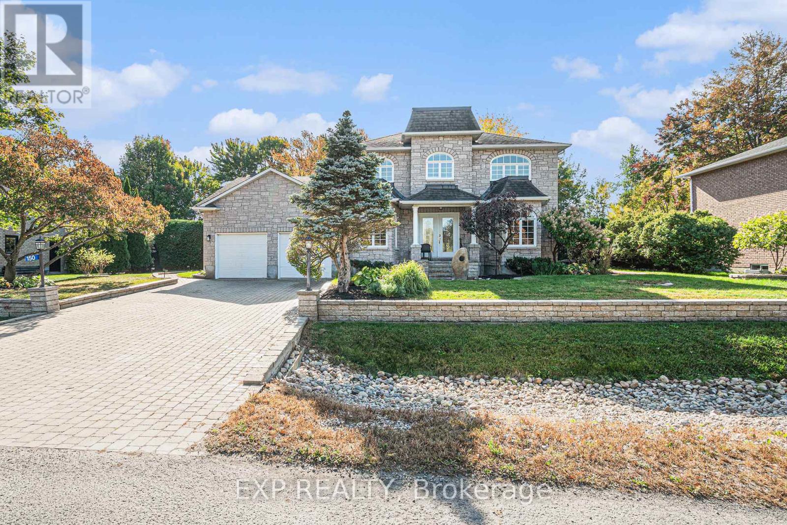 150 Topaze Ave, Ottawa, ON K4B 1K1