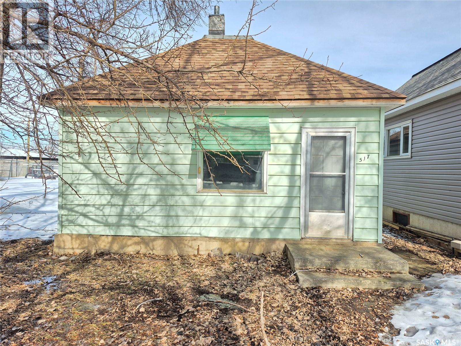 517 Beckwell Ave, Radville, SK S0C 2G0