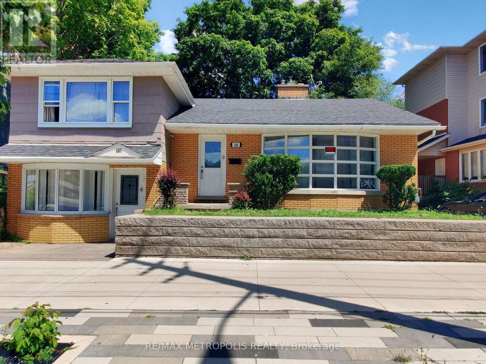 180 King St N, Waterloo, ON N2J 2Y5