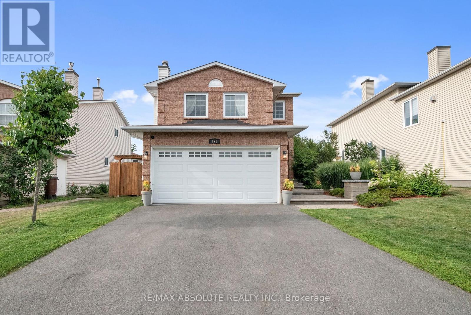 171 Springwater Dr, Ottawa, ON K2M 2A2
