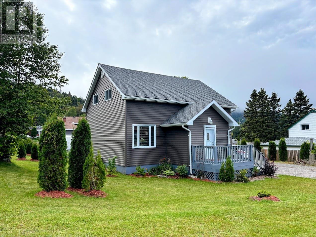 1 Abrams St, Marathon, ON P0T 2E0