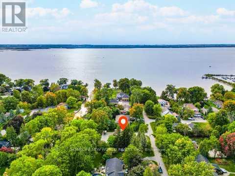 215 Willow Dr, Georgina, ON L4P 2R9