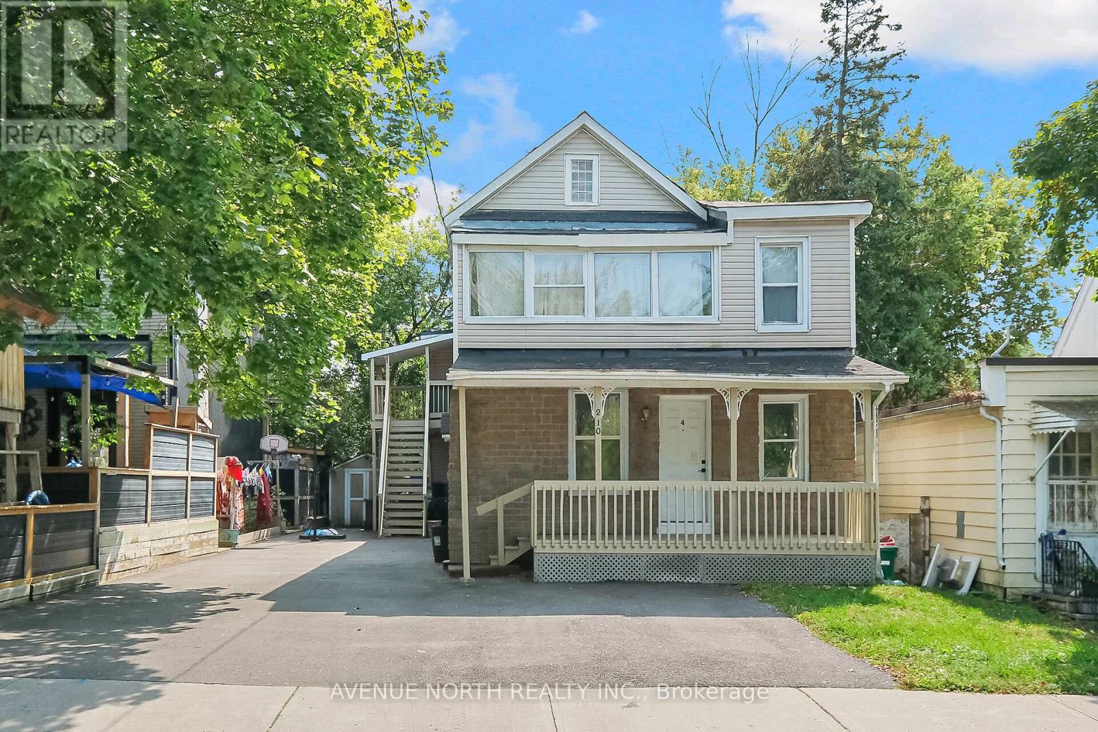 210 Dagmar Ave, Ottawa, ON K1L 5S9