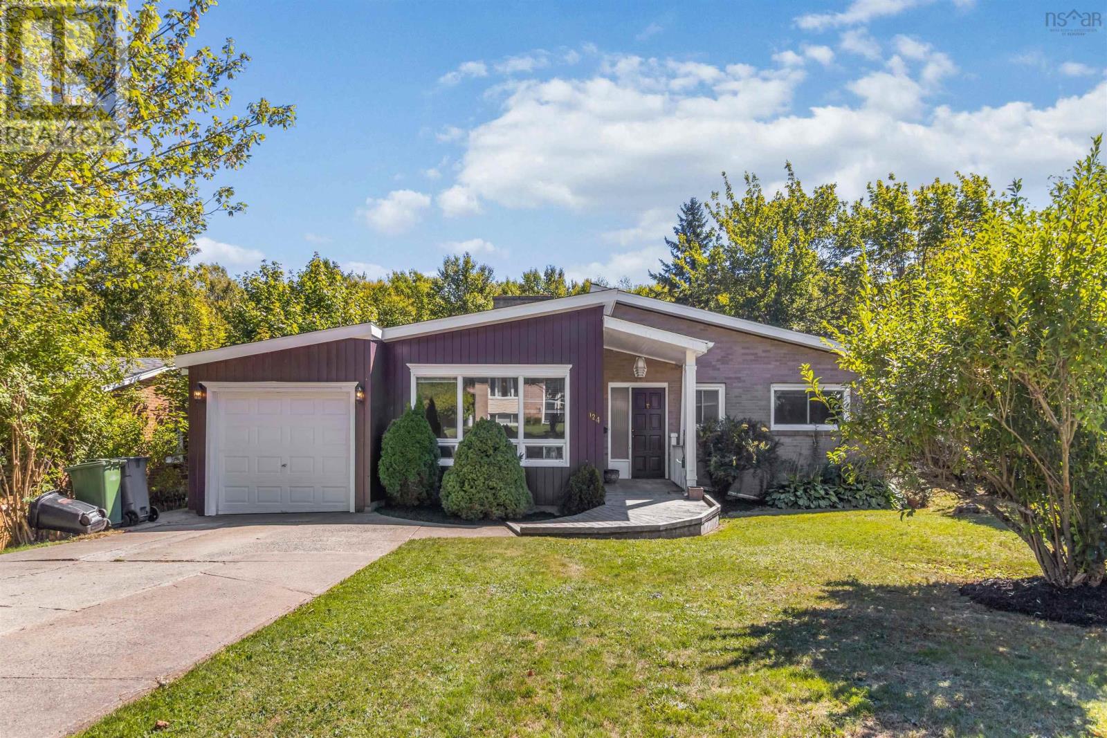 124 Glenforest Dr, Halifax, NS B3M 1J1