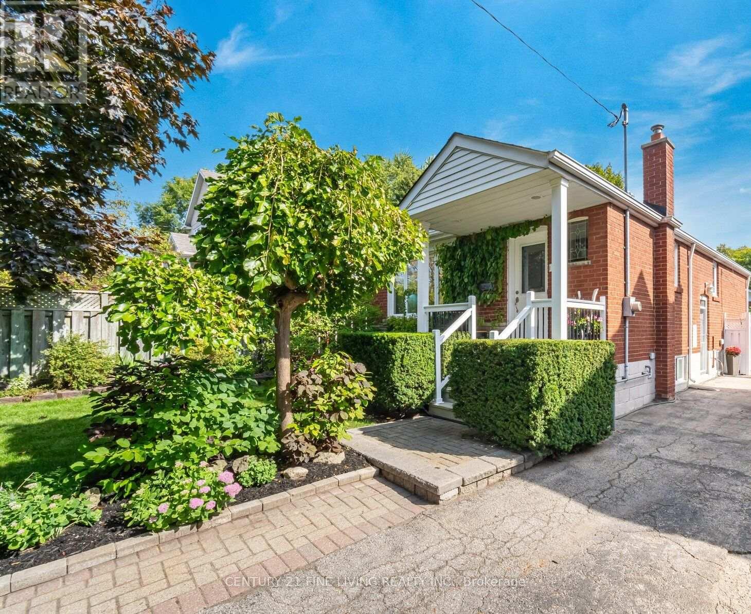 151 Brooklawn Ave, Toronto, ON M1M 2P8