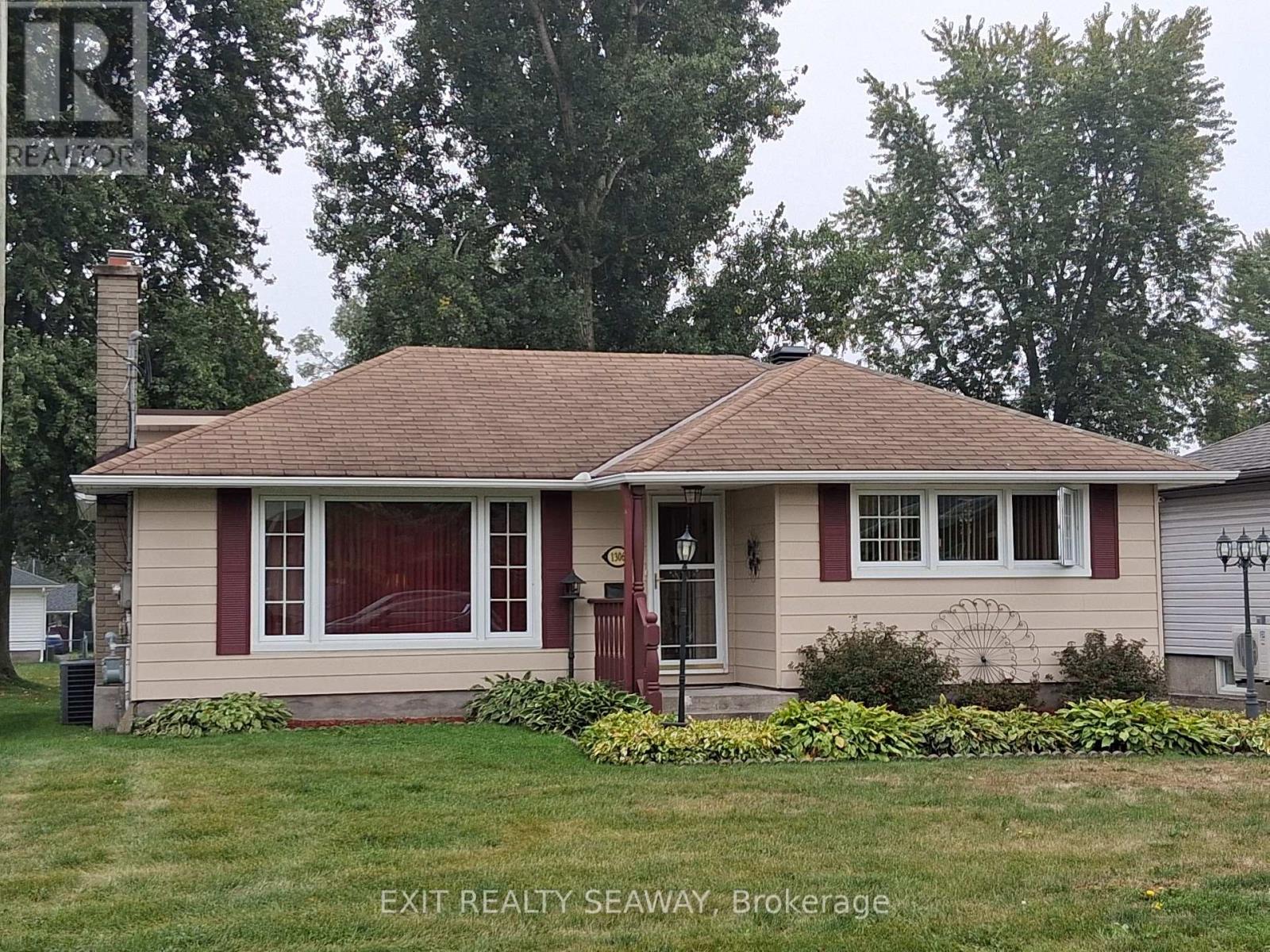 1306 Princess St, Cornwall, ON K6J 1S5