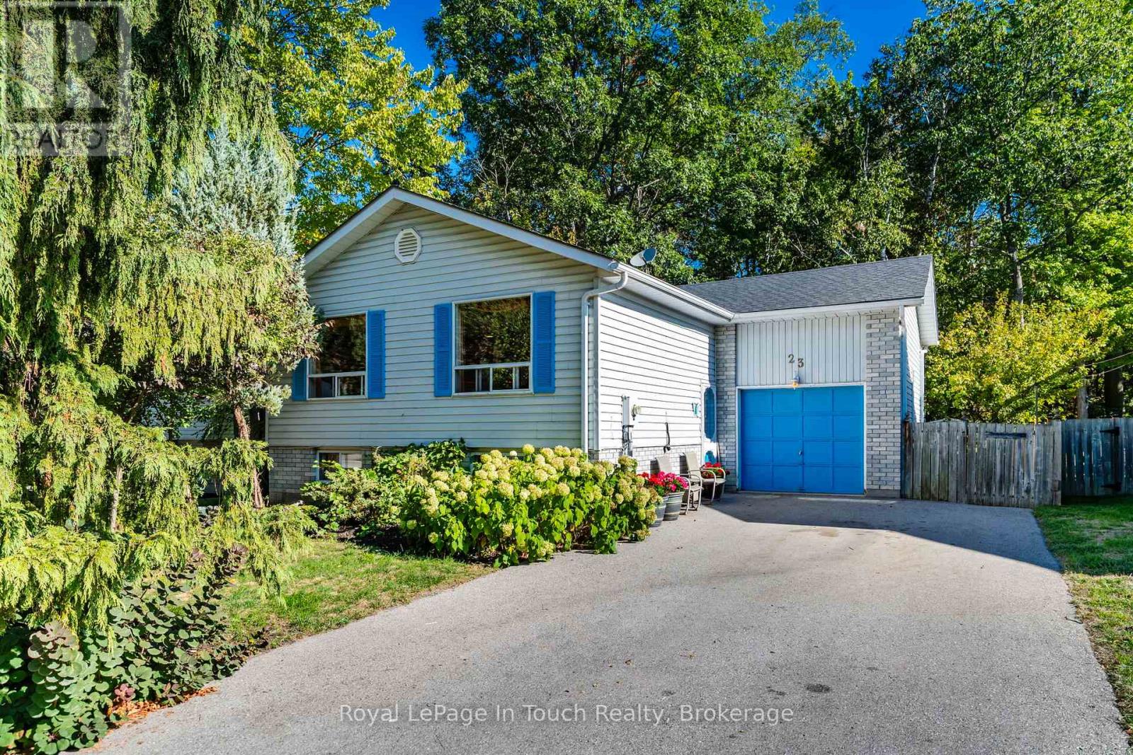 23 Caribbean Dr, Wasaga Beach, ON L9Z 2W3
