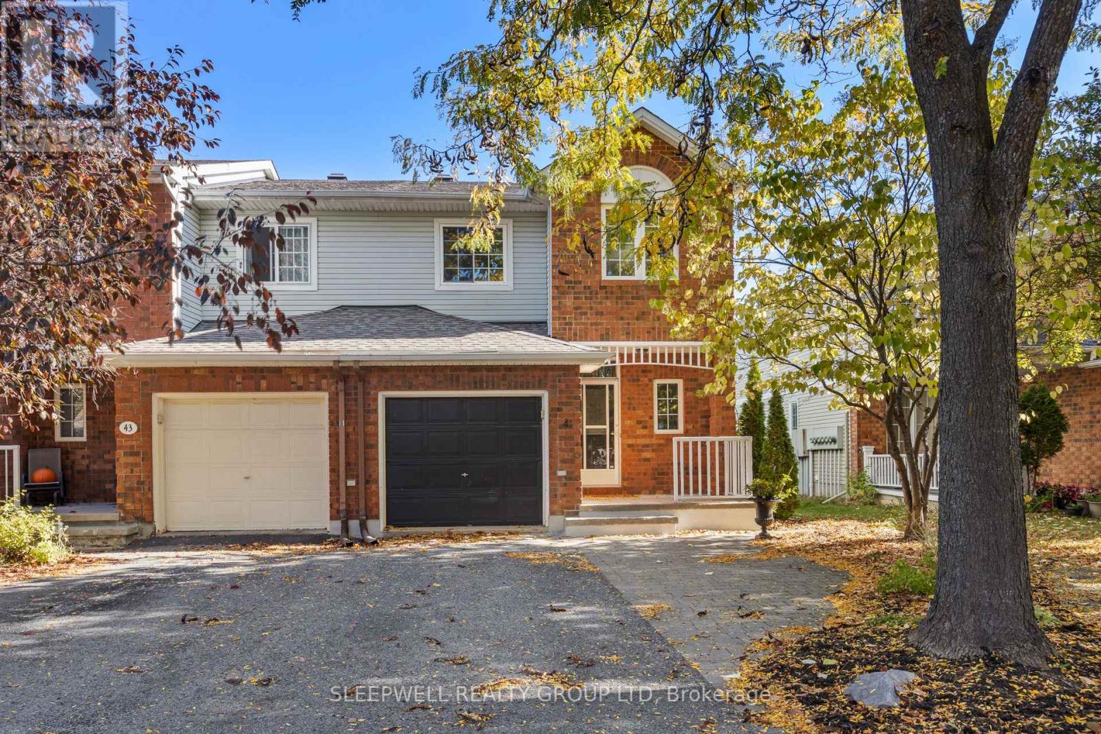 41 Kettleby St, Ottawa, ON K2K 3C4