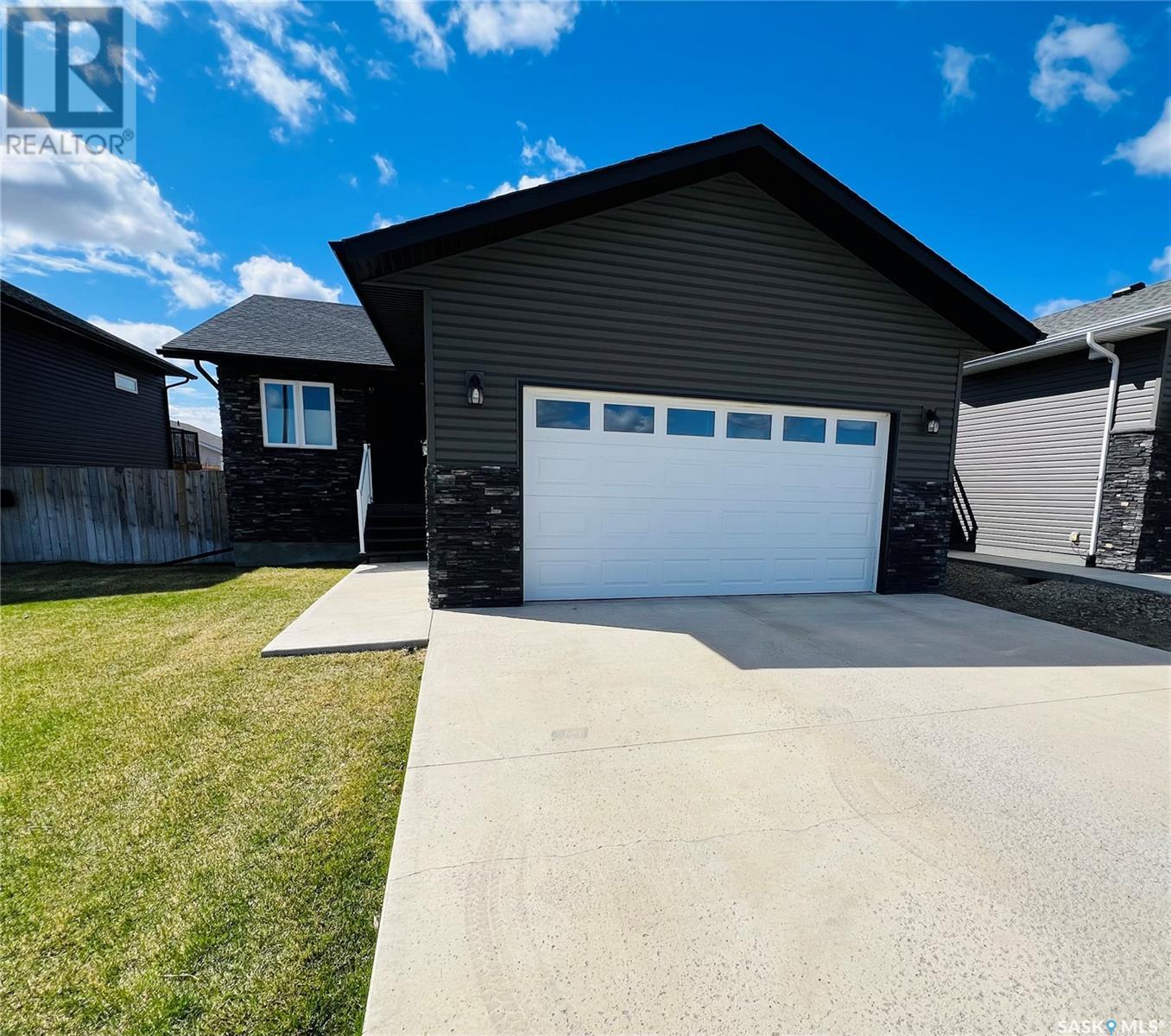 808 Battleford Trl, Swift Current, SK S9H 5R1