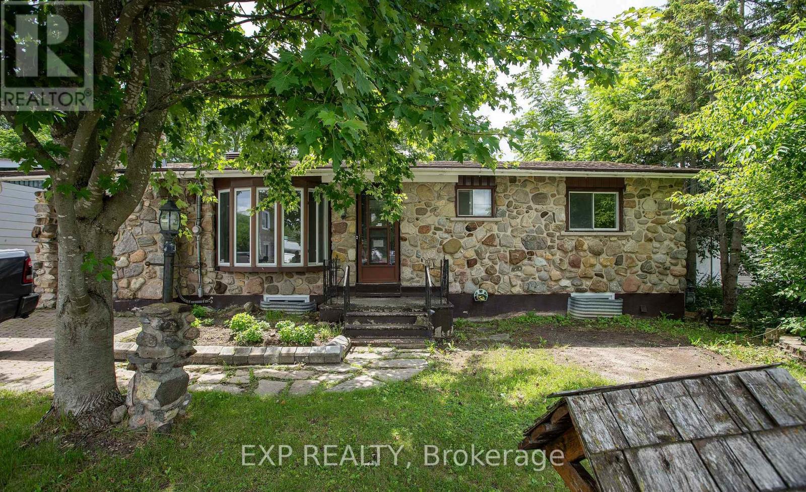 84 Kenyon St E, North Glengarry, ON K0C 1A0
