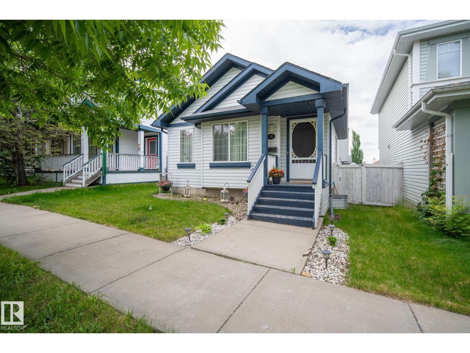 3021 Trelle Cr NW, Edmonton, AB T6R 3M8