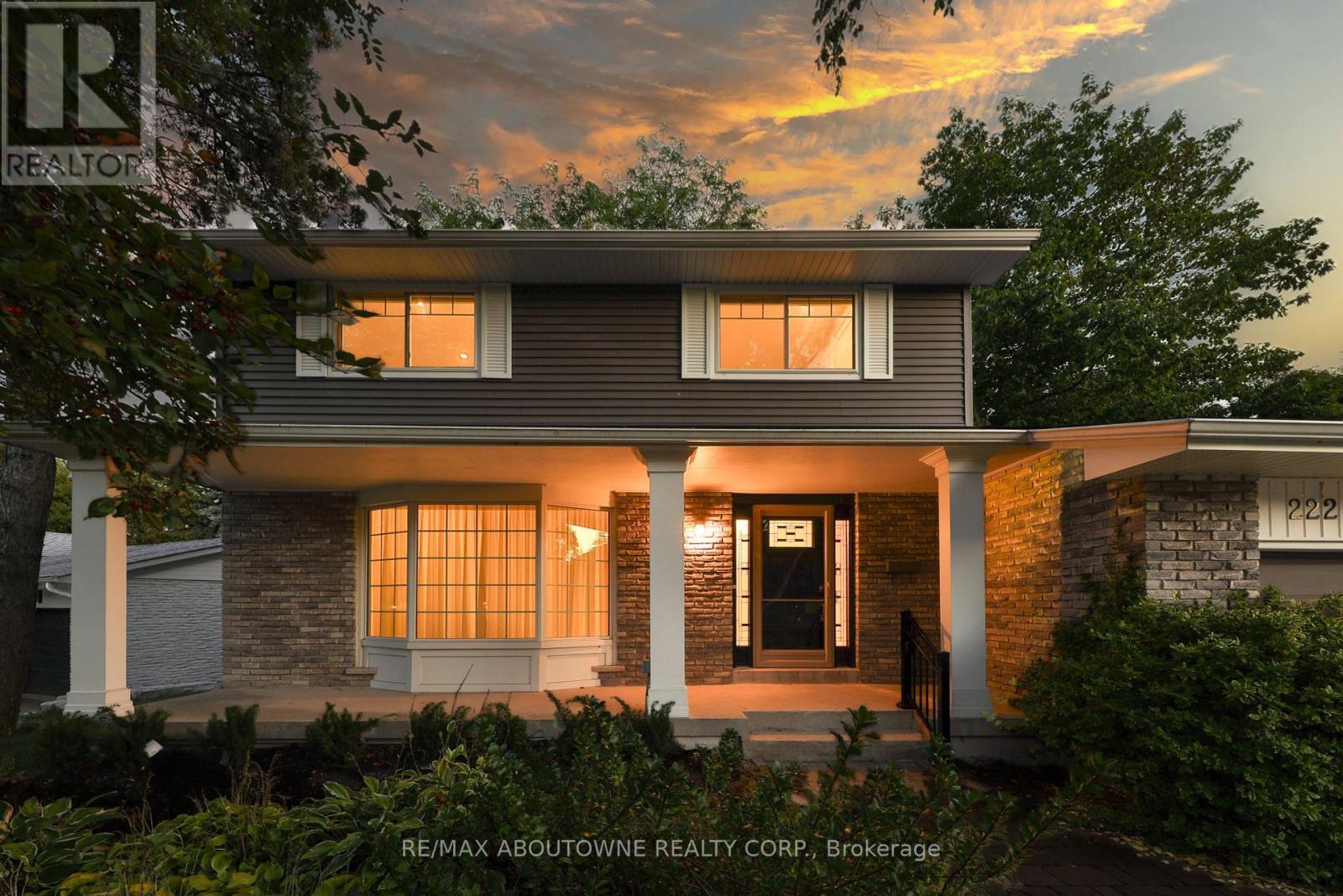222 Vance Dr, Oakville, ON L6L 3L1