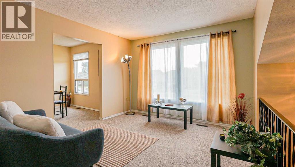 90 Simpson Cres SE, Medicine Hat, AB T1B 2R9