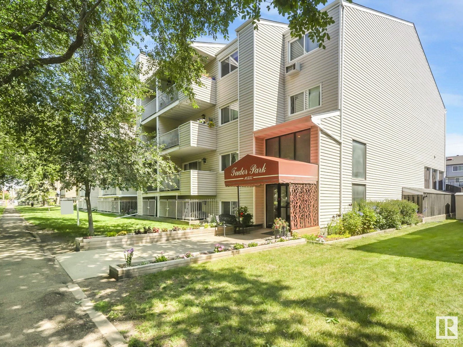 10335 118 Street Northwest #402, Edmonton, AB T5K 1Y6