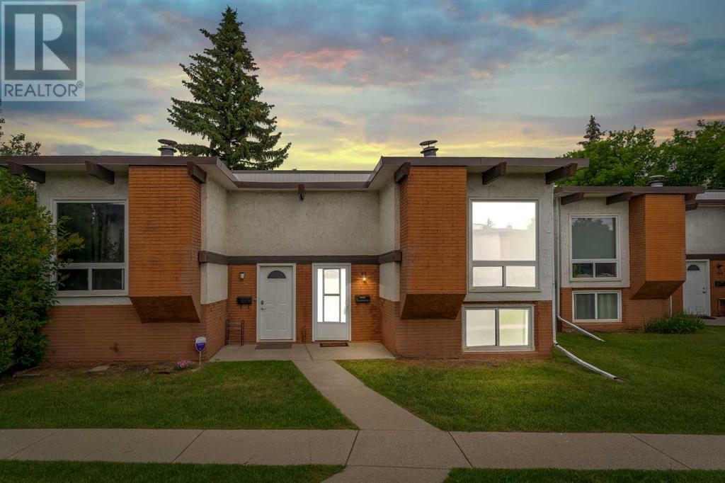 105 Pinemont Bay NE, Calgary, AB T1Y 2V7