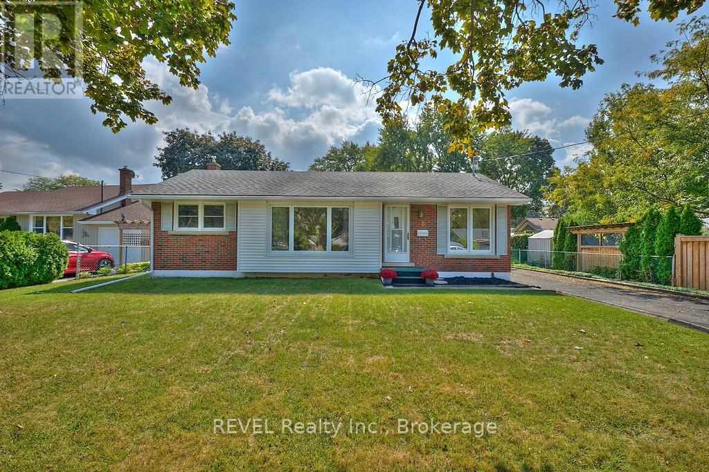 8 Harbour Rd, St. Catharines, ON L2N 2R7
